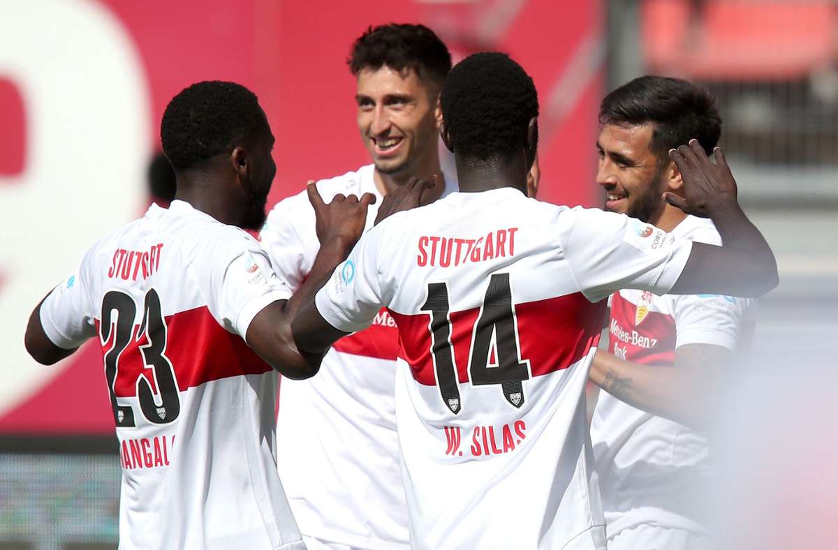 Unser großer Saisonrückblick zum VfB Stuttgart – die Achterbahnfahrt zum Aufstieg in Bildern.