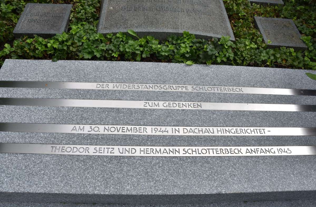 Neugestaltete Gedenkstätte der Widerstandsgruppe Schlotterbeck in Untertürkheim: Inschrift als Gedenken an die Nazi-Opfer.