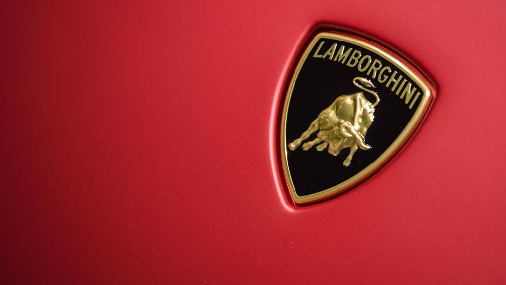 B10 bei Stuttgart: Lieferten sich Lamborghini und Mercedes GTR illegales Rennen?