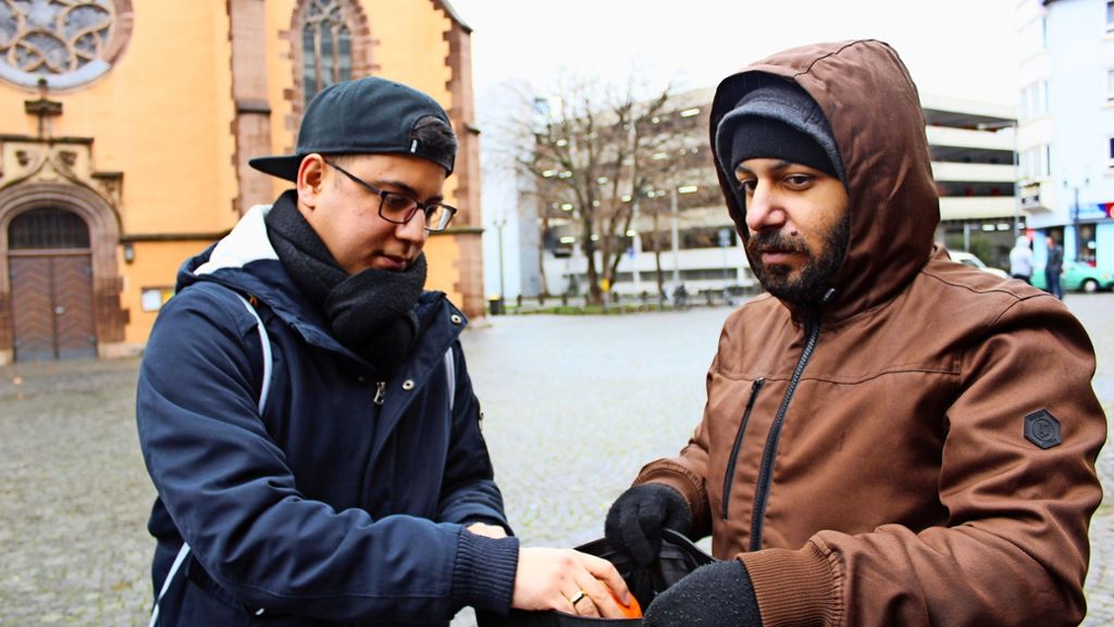 Aktion in Stuttgart: Stullen und Socken für Obdachlose