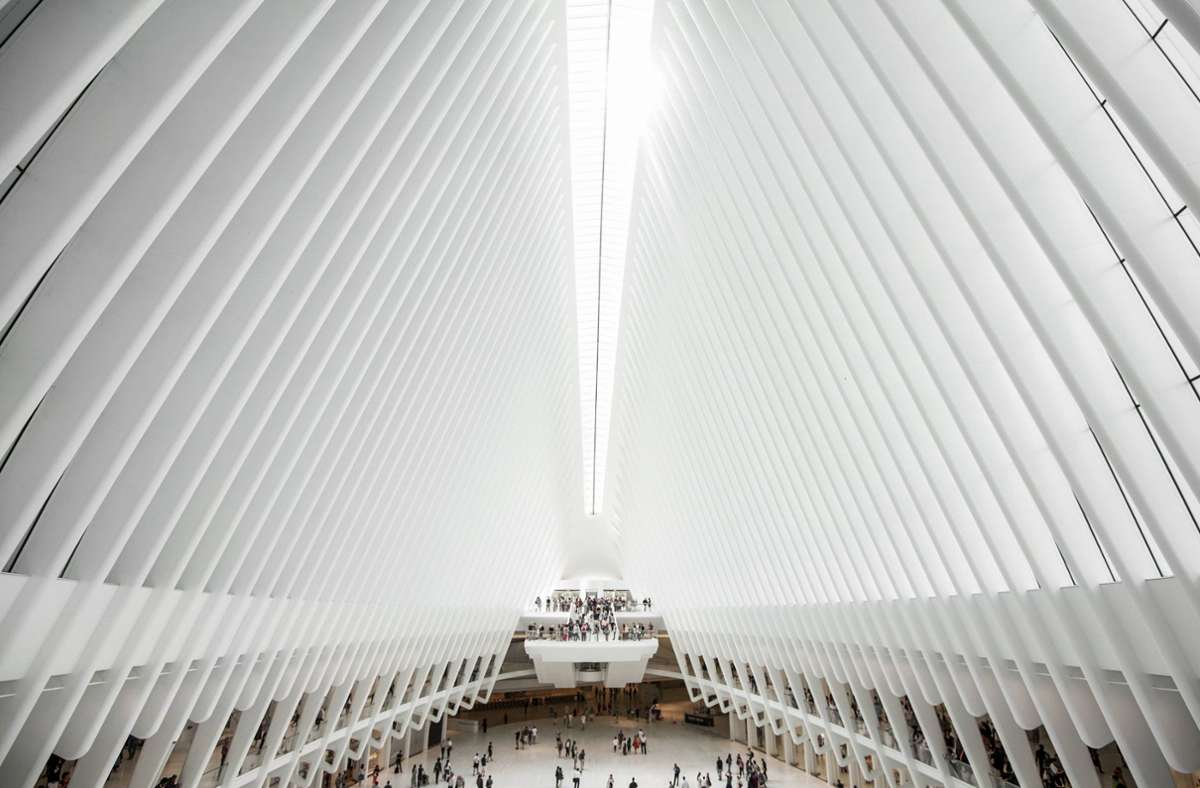 Der sogenannte World Trade Center Transportation Hub, ein Umsteigebahnhof, wurde am 3. März 2016 eröffnet.