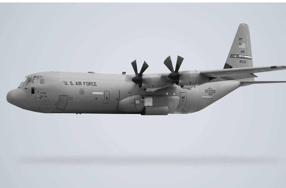 Die C-130J Hercules ist ein militärisches Transportflugzeug mit vier Turboprop-Triebwerken, das ursprünglich vom United States-amerikanischen Hersteller Lockheed (heute Lockheed Martin), entworfen wurde und seit 1956 in Serie gebaut wird.
