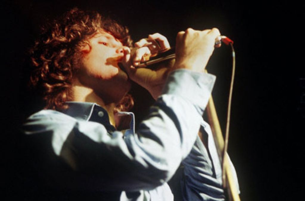 Der Frontmann der Band The Doors, Sänger Jim Morrison, ("Light My Fire") wird am 3. Juli 1971 tot in seiner Badewanne in Paris entdeckt.