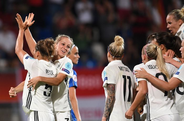 DFB-Frauen besiegen Italien knapp