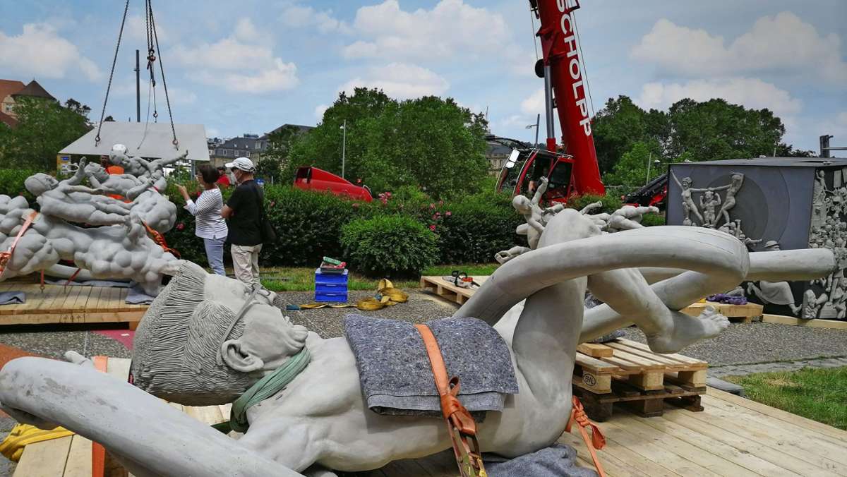 Lenk-Skulptur verlässt Stuttgart: Kretschmann am Haken: Umzug an den Bodensee