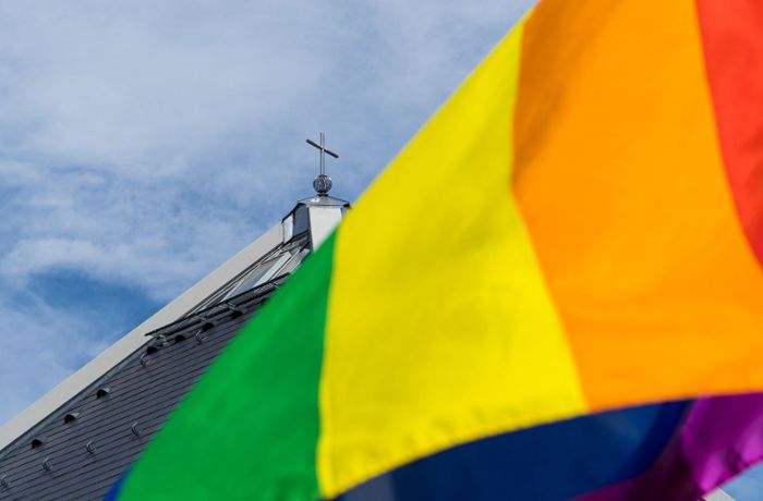 Katholische Pfarrer segnen queere Menschen