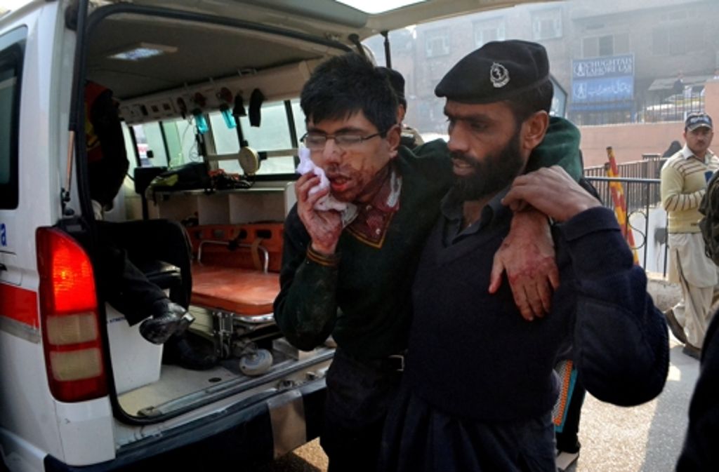Neben den vielen Toten sollen mehr als 250 Menschen bei dem Taliban-Angriff verletzt worden sein.