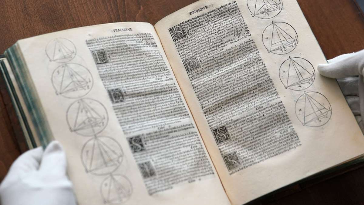 Bücher-Auktion in Hamburg: Werke von Aristoteles und da Vinci unterm Hammer