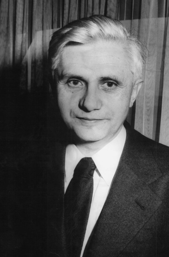 1977: Der Regensburger Dogmatik-Professor Ratzinger am 28. März 1977 – vier Tage nach seiner Ernennung zum Erzbischof von München und Freising durch Papst Paul VI..