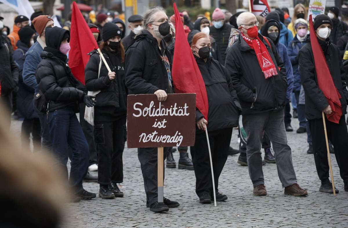 Polizei trennt Proteste von AfD und „Stuttgart gegen Rechts“ konsequent