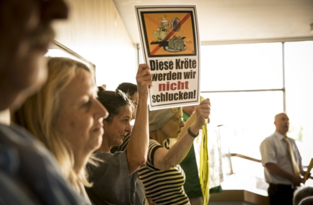 S-21-Gegner haben die Sitzung im Rathaus kritisch begleitet. Foto: Lichtgut/Leif Piechowski