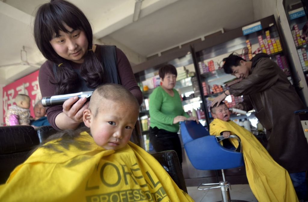 Die Friseure haben an diesem Tag in China alle Hände voll zu tun.