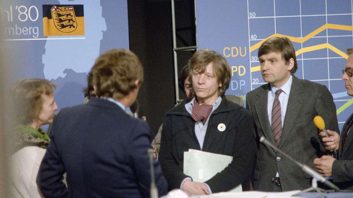 Wahlerfolg: Die Grünen mit Wolf-Dieter Hasenclever (Mitte) ziehen bei der Landtagswahl 1980 erstmals in den Landtag ein. Rechts neben ihm Jürgen Morlok von der FDP.