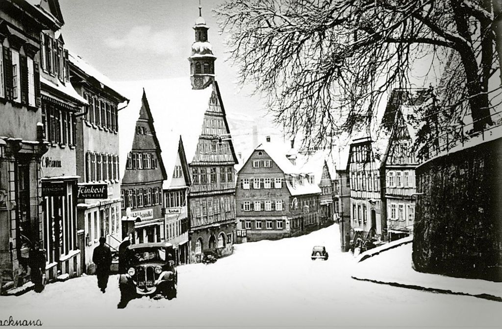 1947: Die Backnanger Marktstraße mit dem Rathausturm
