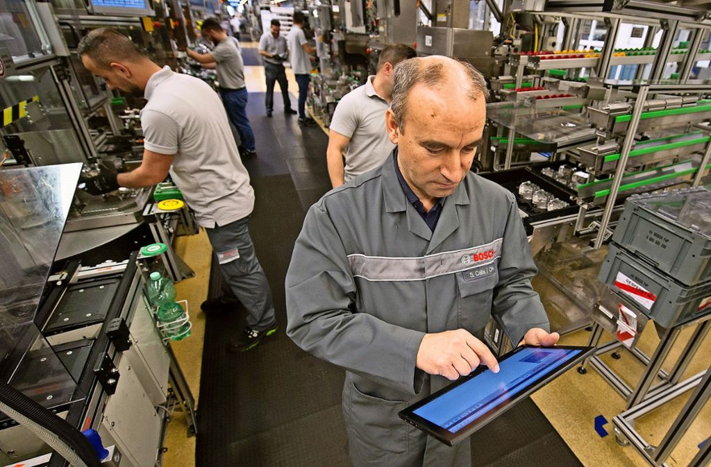 Bosch zahlt den Mitarbeitern so viel wie nie. Ein typischer Produktionsmitarbeiter im Zweischichtbetrieb, der seit 20 Jahren im Unternehmen ist, erhält eine Prämie von etwa 2080 Euro nach 1940 Euro im Vorjahr.