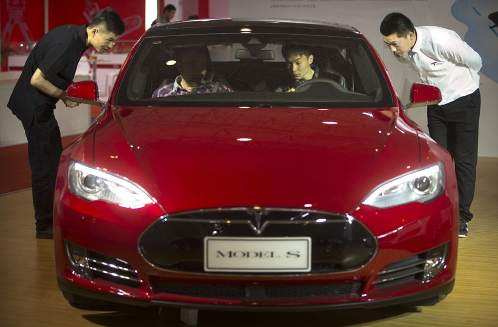 Tesla präsentierte sein Elektrofahrzeug Model S.