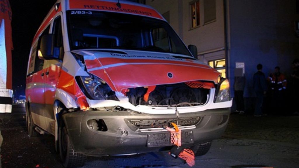 Unfall in Ostfildern: Schon wieder einen Rettungswagen gerammt