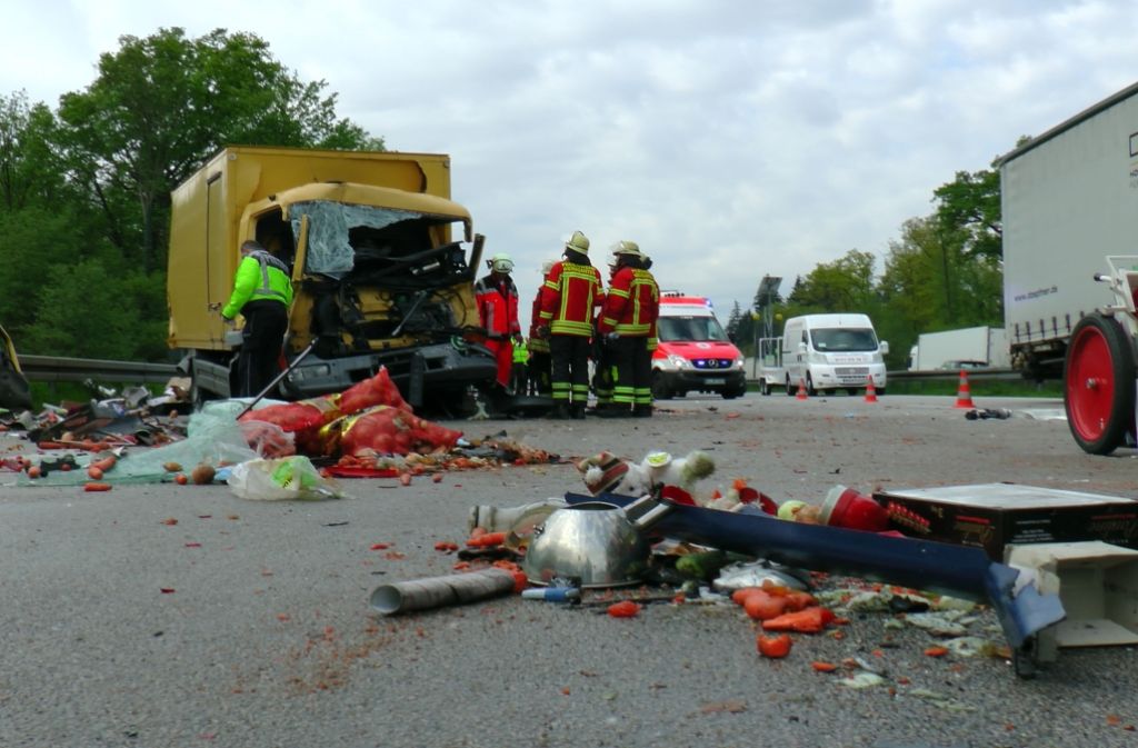 Auch auf der A5 bei Karlsruhe hat sich am Dienstagmorgen ein schwerer Unfall mit sechs beteiligten Fahrzeugen zugetragen.
