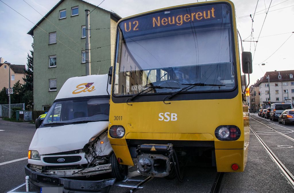 Ein Zug der SSB-Linie U2 ist in einen Unfall verwickelt gewesen.