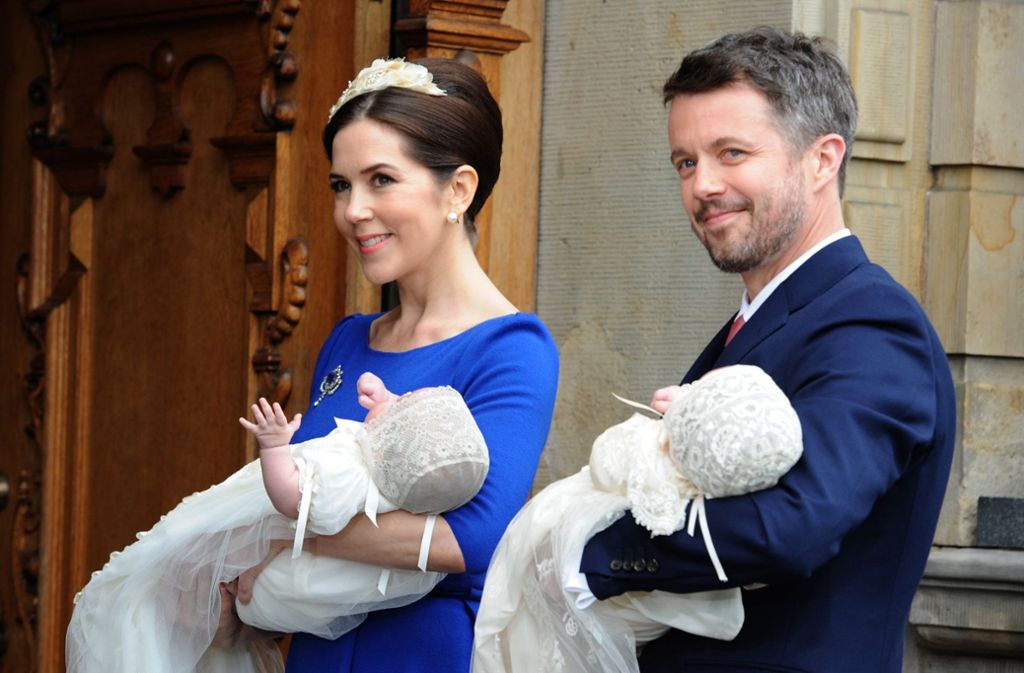 Thronfolge doppelt gesichert: Das dänische Kronprinzenpaar Mary und Frederik mit ihren Zwillingen.