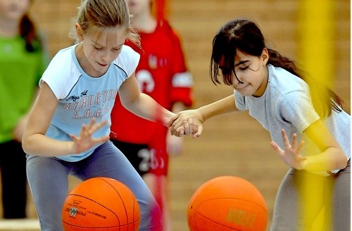 Freude an der Bewegung vermitteln Sportvereine jetzt auch im Rahmen der Ganztagsgrundschule – nicht nur beim Basketball Foto:  