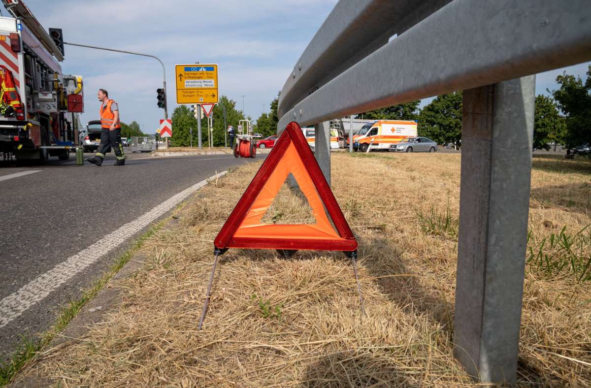 Die Verbindungsstraße zwischen Echterdingen und Plieningen sowie die Auffahrt von der Flughafenstraße musste gesperrt werden.