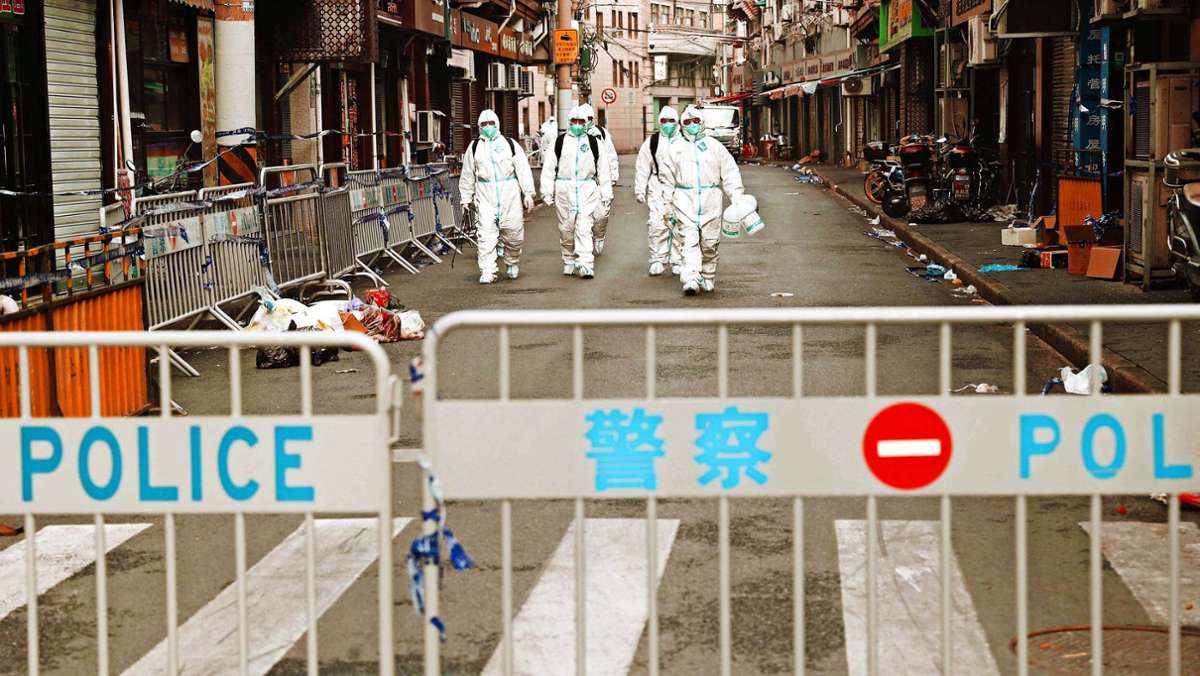 Lockdown in China: Chinas Wirtschaft bricht massiv ein