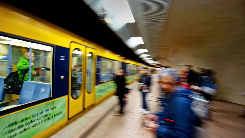 Coronavirus in Stuttgart: OB Kuhn ordnet  mehr Stadtbahnfahrten an