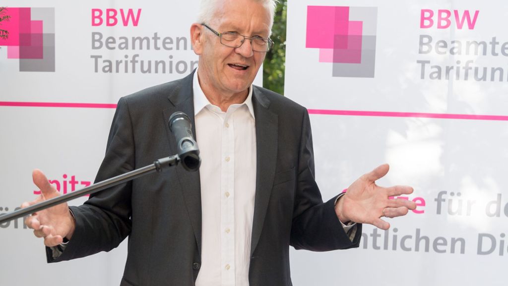  Trotz diverser Zugeständnisse der Landesregierung in diesem Jahr ist der baden-württembergische Beamtenbund nicht wunschlos glücklich mit Grün-Schwarz. Der Ministerpräsident wehrt jedoch weitere Forderungen ab. 