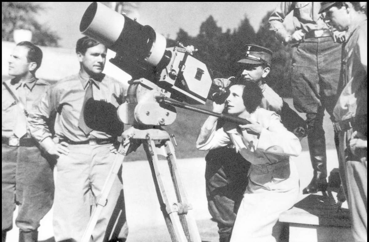 Leni Riefenstahl 1935 bei den Dreharbeiten zu „Triumph des Willens“