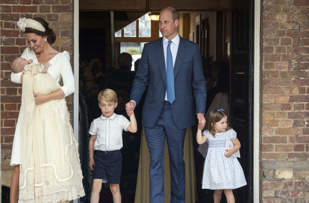 Kurze Hosen, Kniestrümpfe, Bubikragen – Prinz George und Prinzessin Charlotte sehen immer ein bisschen so aus, als wären sie gerade aus dem England der 1950er Jahre in die Jetztzeit gebeamt worden.