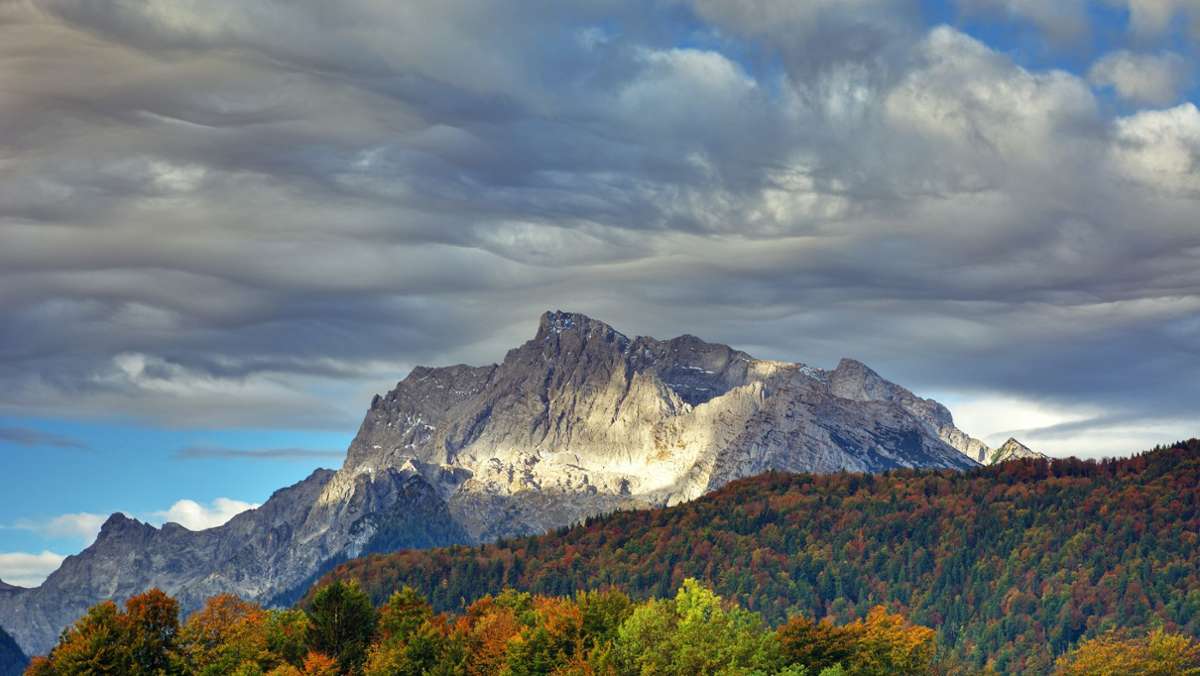 Berchtesgadener Land: Bergsteiger stürzt über 120 Meter in die Tiefe und überlebt