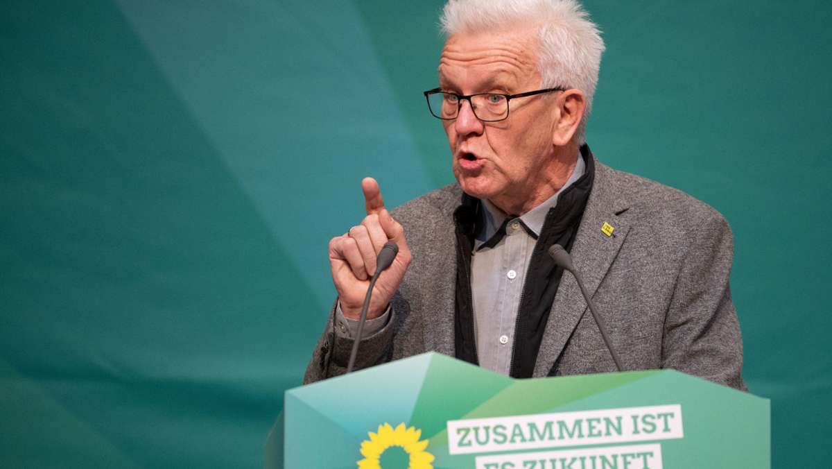  Winfried Kretschmann legt auf dem Landesparteitag der Grünen viel Wert auf die Feststellung, dass er nicht daran denkt, vorzeitig aufzuhören. Der Ministerpräsident befürchtet, dass die Nachfolgedebatte bei den Grünen außer Kontrolle gerät. Wer könnte in die Fußstapfen des 73-Jährigen passen? 
