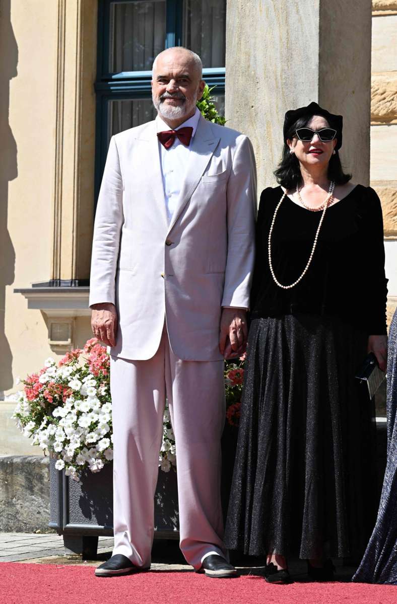 ... genau wie Gäste aus dem Ausland. Im Foto: Albaniens Premierminister Edi Rama mit Frau Linda.