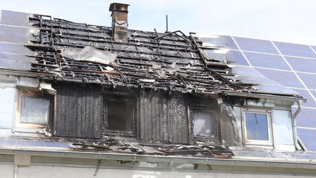 Rems-Murr-Kreis: Photovoltaik-Anlage setzt Dach in Brand