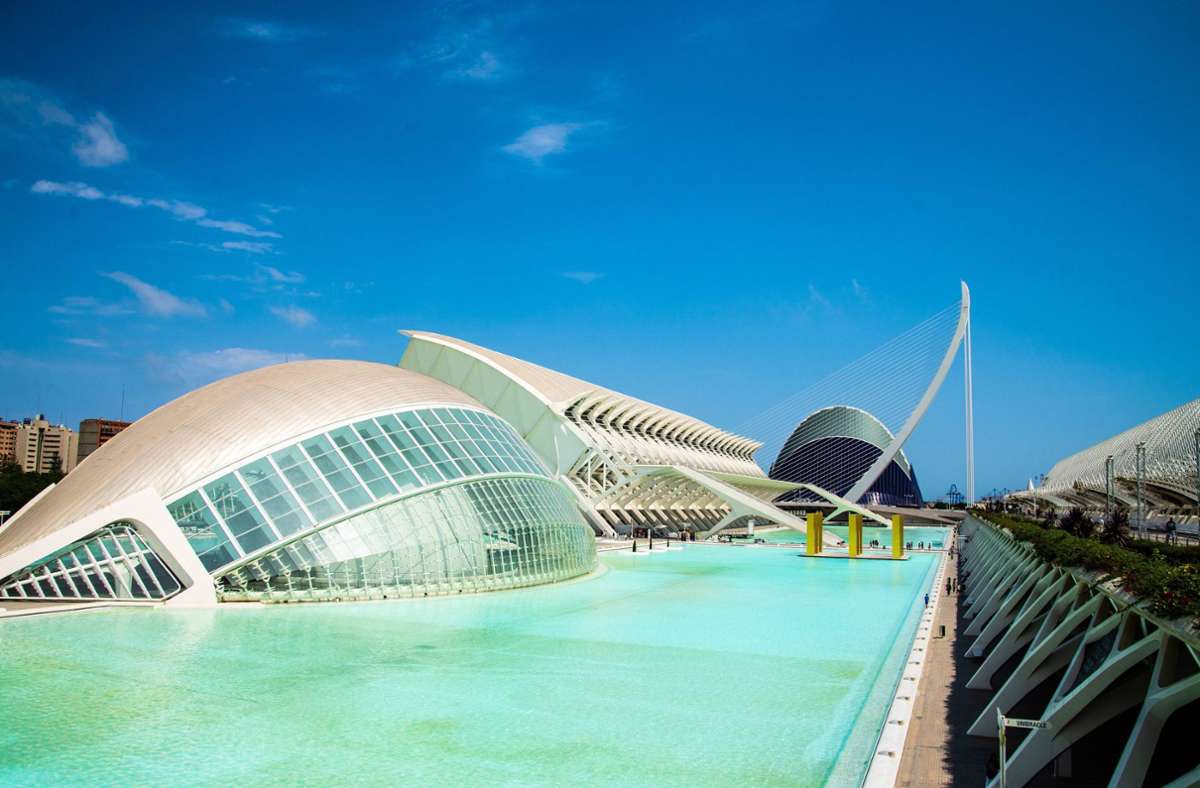 Wasser und Betongerippe: Calatravas weiße Formen lassen an gestrandete Saurier denken.