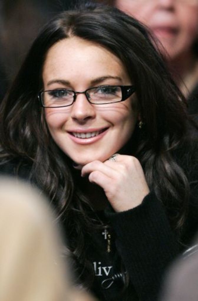 Dagegen sieht Lindsay Lohan mit Brille richtig gut aus.