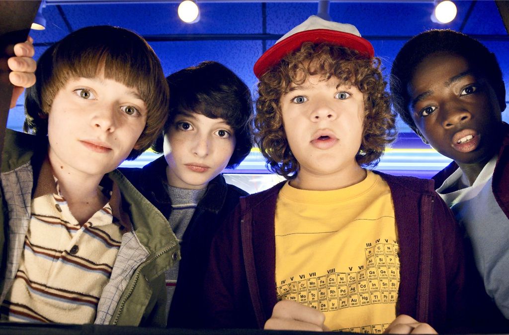 Die Superfreaks  von „Stranger Things“ in der Spielhalle (von links): Will (Noah Schnapp), Mike (Finn Wolfhard), Dustin (Gaten Matarazzo) und Lucas (Caleb McLaughlin) Foto: Netflix