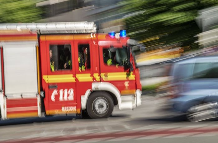 Feuer in Sindelfingen: Auto brennt im Breuningerland