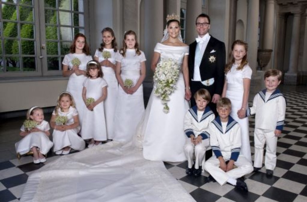 2010 darf Ingrid Alexandra (vierte von links) bei der hochzeit ihrer Patentante Victoria von Schweden als Blumenmädchen fungieren.