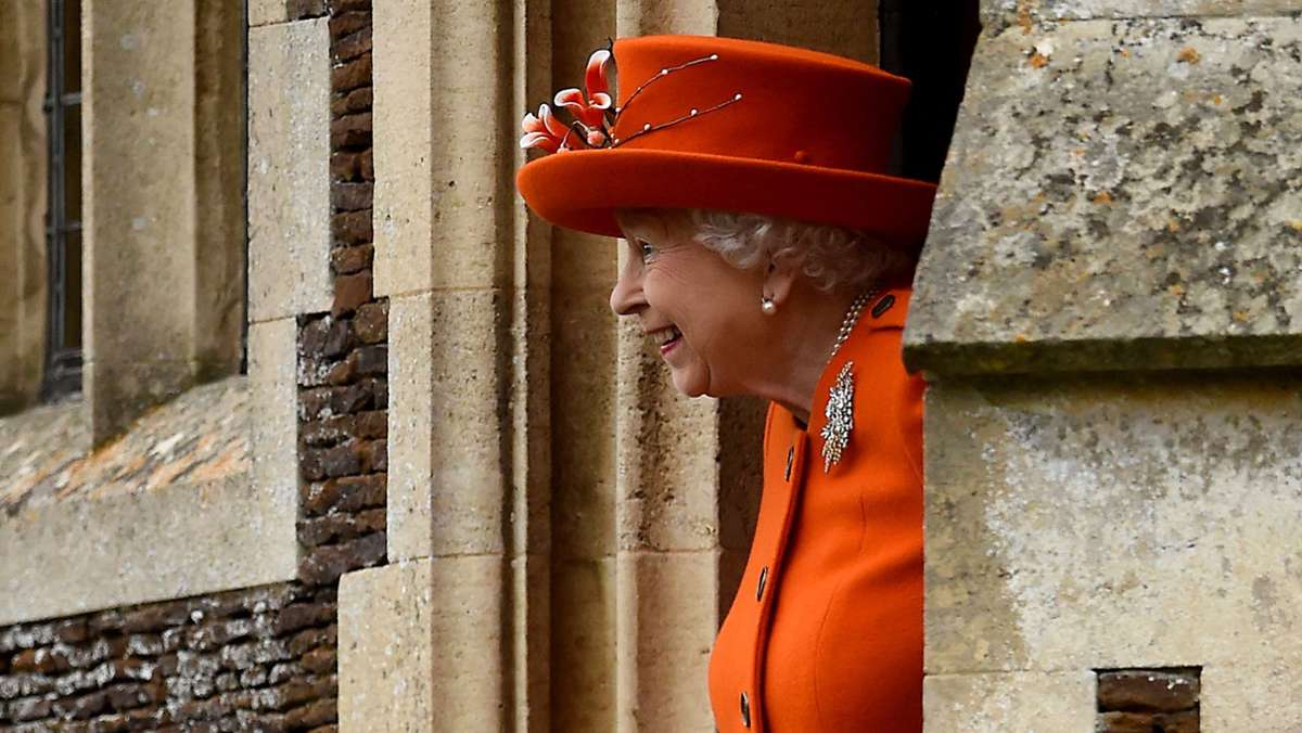  Die weltweit gefeierte Netflix-Serie „The Crown“ hat Königin Elizabeth II. noch einmal neu in den Mainstream geholt. Doch viele Gespräche und Details bleiben Fiktion. Welche? 