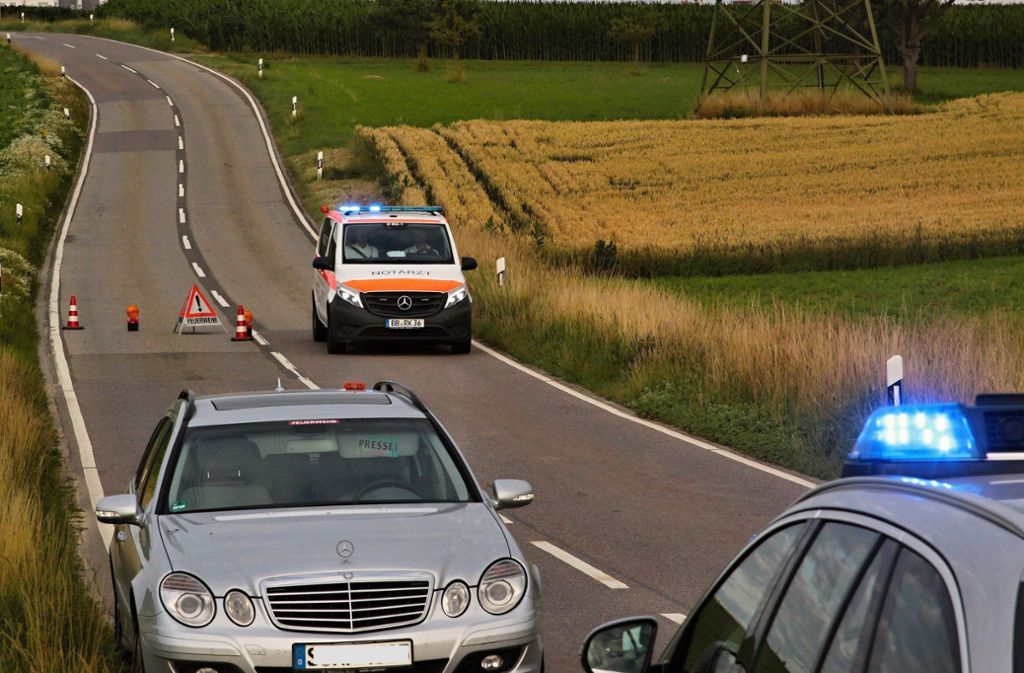 Nach Angaben der Polizei war ein 53 Jahre alte Fahrer eines Renault gegen 06.15 Uhr auf der Landesstraße von Schwieberdingen kommend in Richtung Hemmingen (Kreis Ludwigsburg) unterwegs.