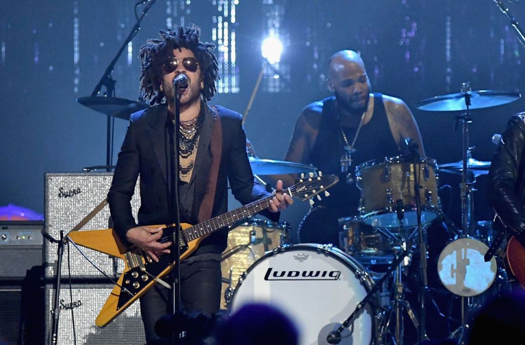 Auch der verstorbene Prince geehrt: Lenny Kravitz bot eine explosive Version von „When Doves Cry“.