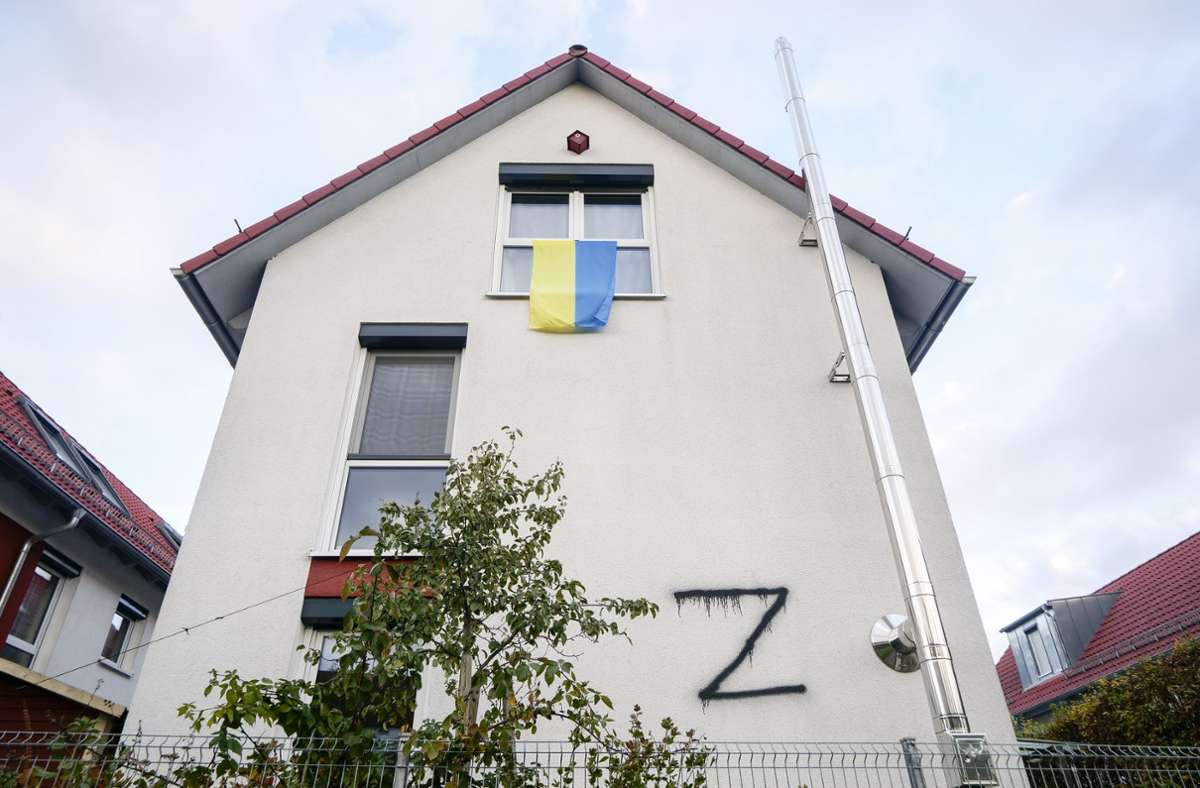 Und auch in Leonberg wurde unlängst ein Haus mit dem pro-russischen verunstaltet, weil dort eine Ukraine-Flagge angebracht war.