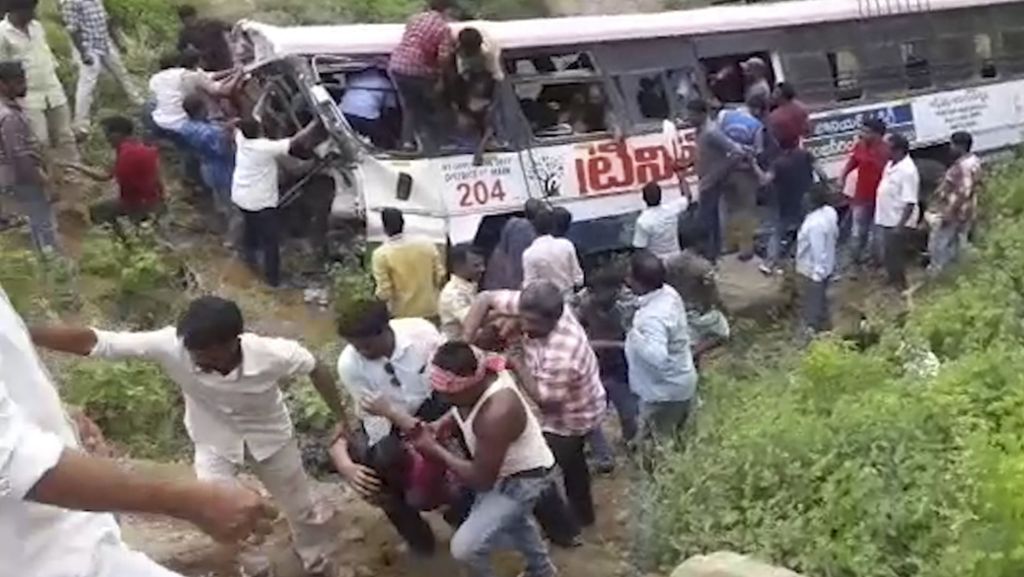 Indien: Mindestens 55 Menschen sterben bei Busunglück