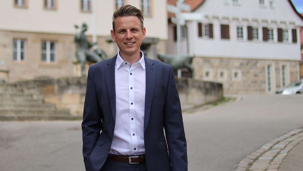  Der Vorsitzende des CDU-Gemeindeverbands und Sohn des Interims-Bürgermeisters Norbert Mezger wirft für die Wahl am 16. Mai seinen Hut in den Ring. Der Vater will sein Mandat aufgeben, sollte sein Sohn zum Schönaicher Bürgermeister gewählt werden. 