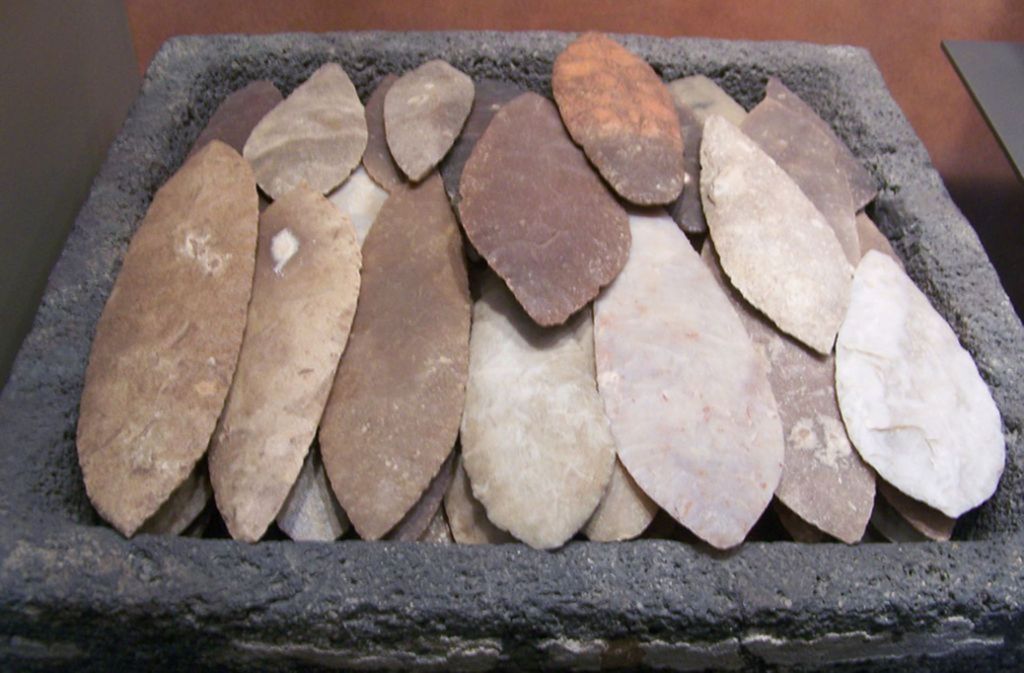 Aztekische Opfermesser aus Feuerstein (Anthropologisches Museum, Mexiko-Stadt).