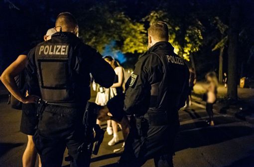 In den vergangenen Wochen war es in Baden-Württemberg immer wieder zu Auseinandersetzungen zwischen jungen Menschen und der Polizei gekommen. (Symbolbild) Foto: dpa/Alexander Prautzsch