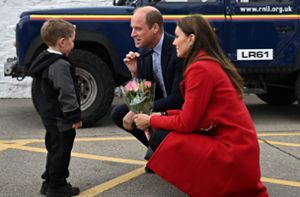 Kleiner Junge begeistert William mit seiner Krawatte