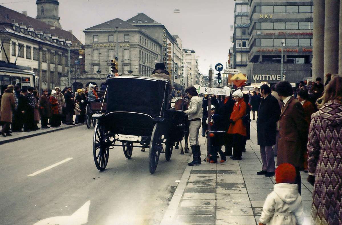 Pferdekutsche auf der Königstraße am autofreien Sonntag 1973.